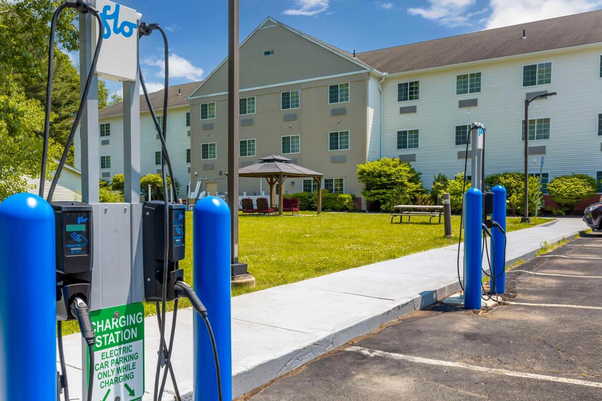 Best Western Plus Berkshire Hills Inn & Suites Pittsfield Exterior photo