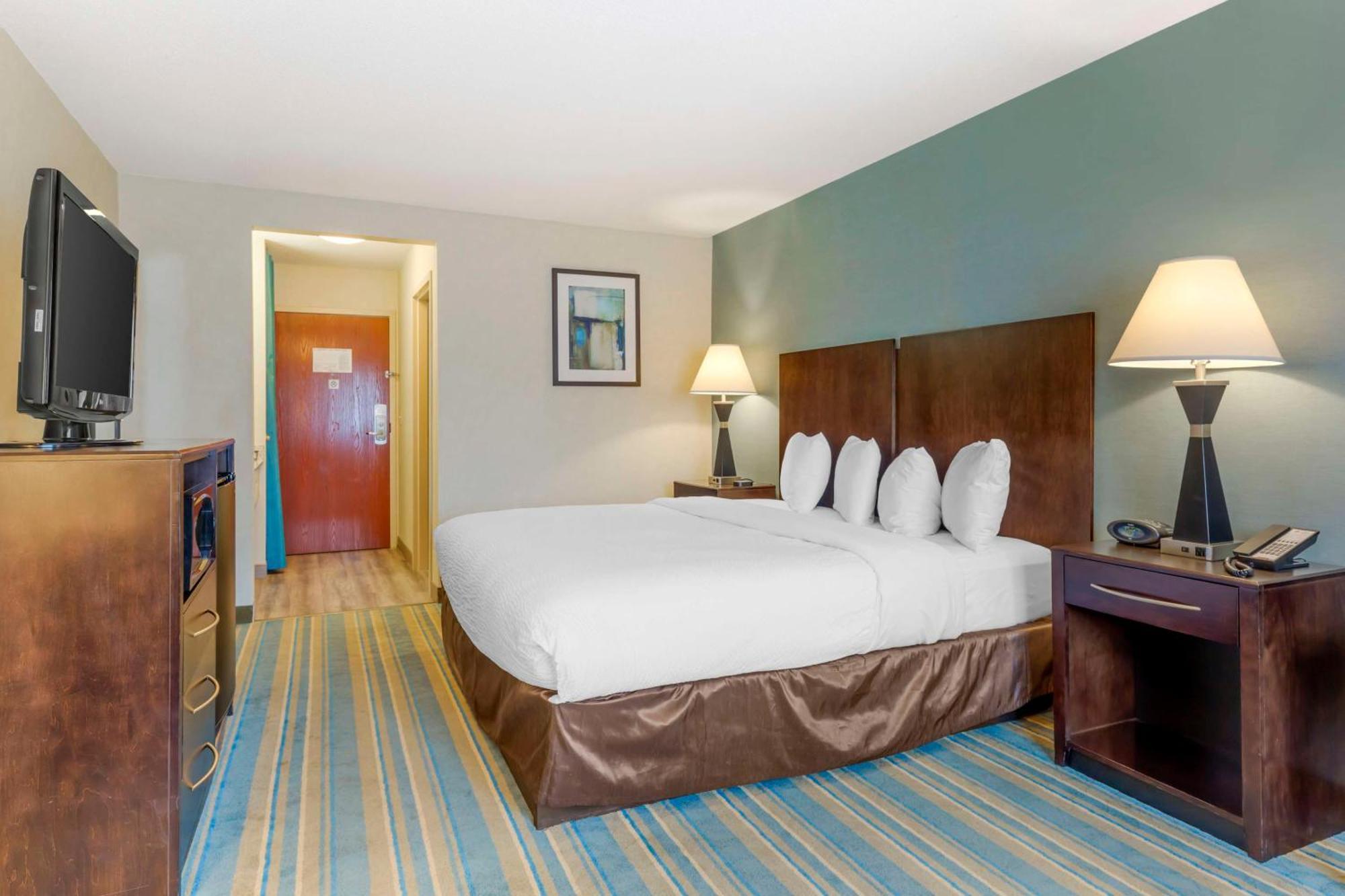 Best Western Plus Berkshire Hills Inn & Suites Pittsfield Exterior photo