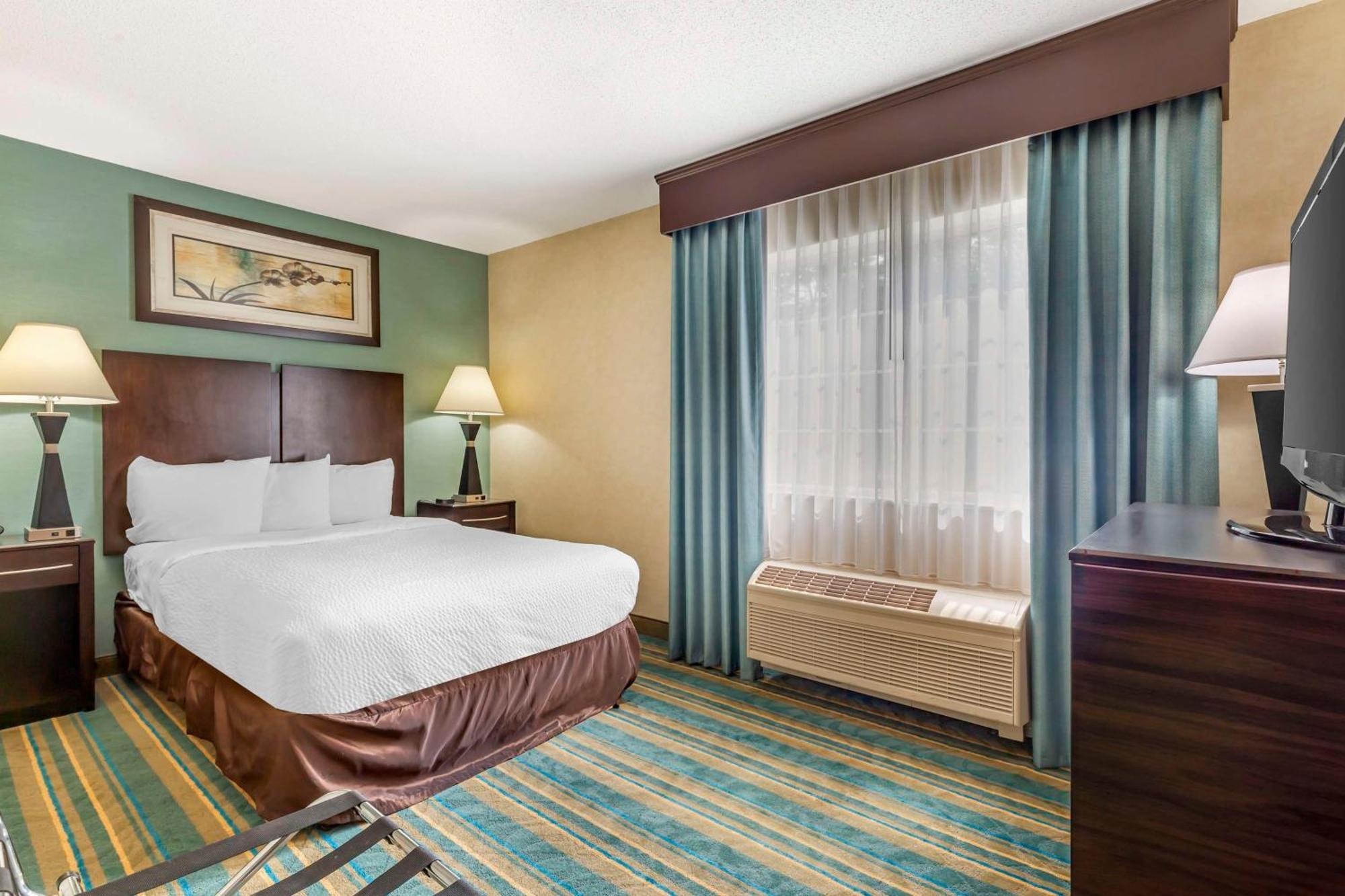 Best Western Plus Berkshire Hills Inn & Suites Pittsfield Exterior photo