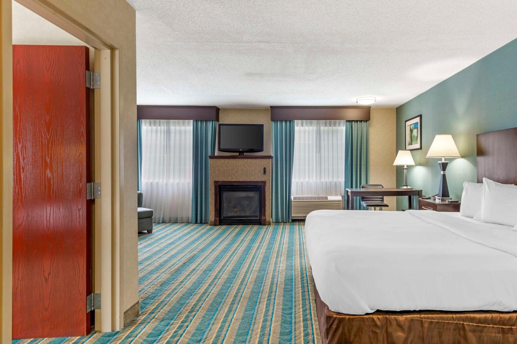 Best Western Plus Berkshire Hills Inn & Suites Pittsfield Exterior photo