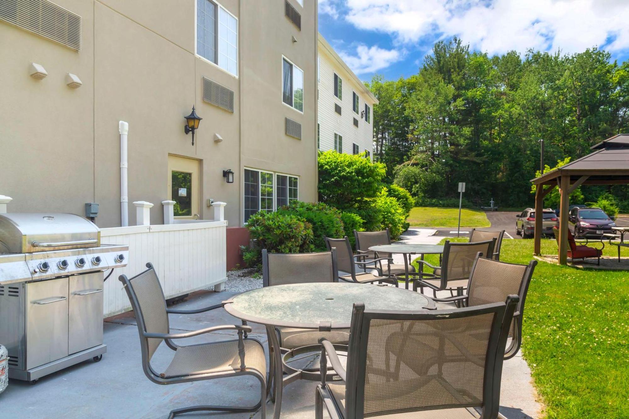 Best Western Plus Berkshire Hills Inn & Suites Pittsfield Exterior photo