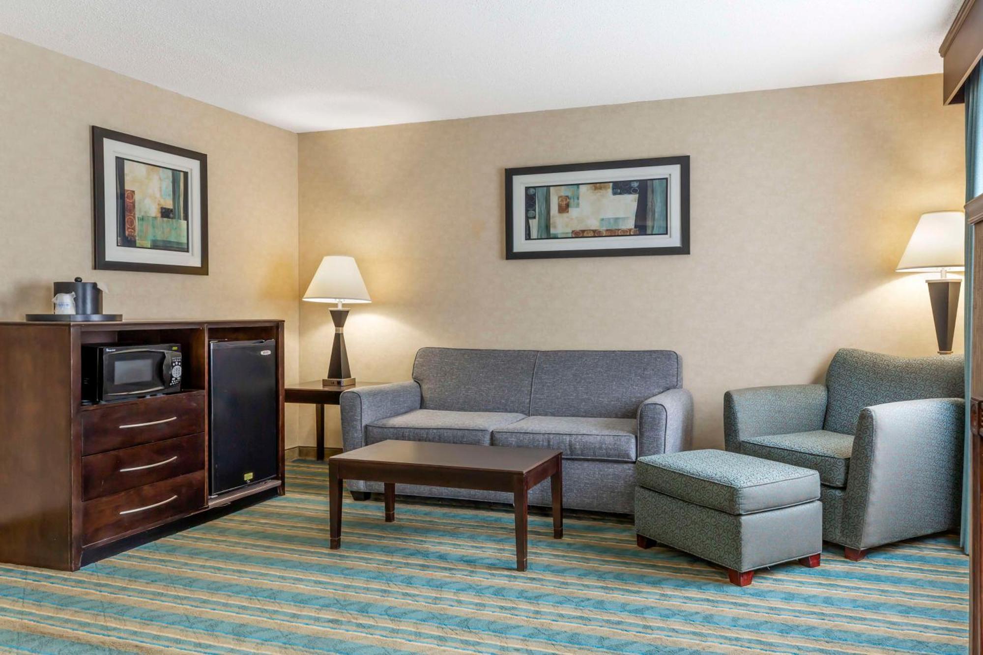 Best Western Plus Berkshire Hills Inn & Suites Pittsfield Exterior photo