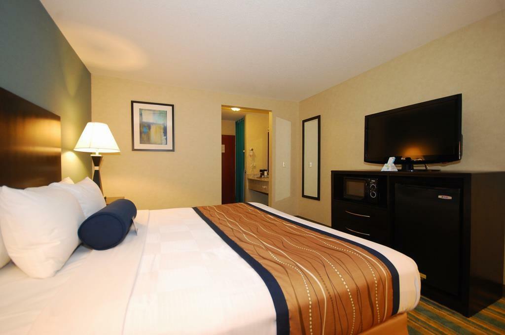 Best Western Plus Berkshire Hills Inn & Suites Pittsfield Exterior photo