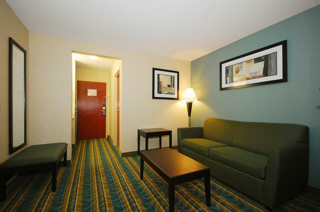 Best Western Plus Berkshire Hills Inn & Suites Pittsfield Exterior photo